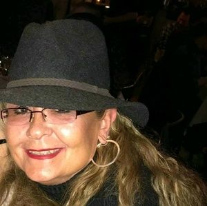 Meet your Posher, Debra